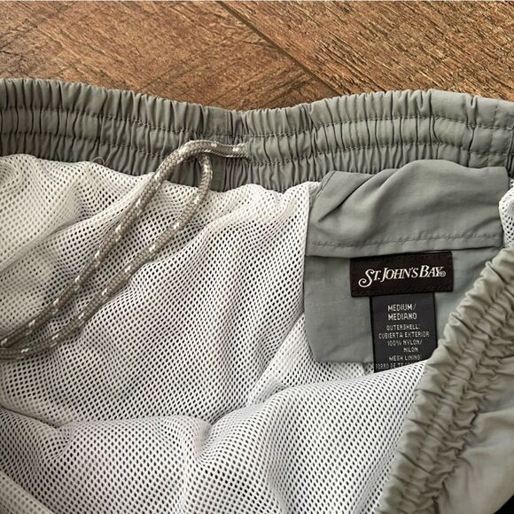ST. JOHN'S BAY SWIM TRUNKS light grey Men’s Sz Medium NWT🏷 pockets , lined - Picture 11 of 15
